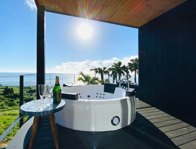 emus villa jacuzzi